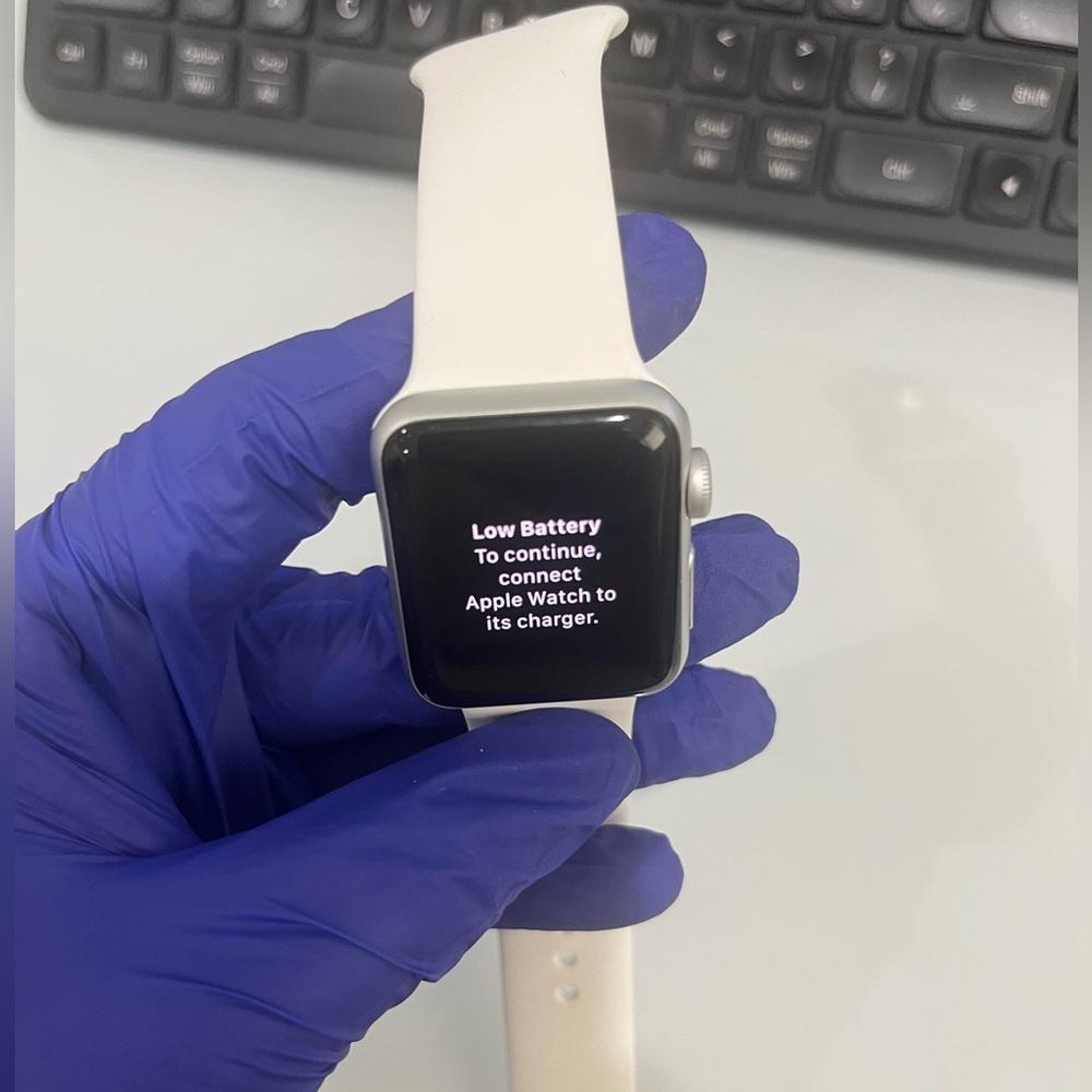 Apple Watch Series 2 (38MM) WITH ACCESSORIES